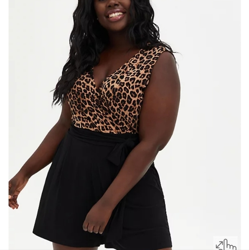 🆕️  BLACK & LEOPARD STUDIO KNIT SURPLICE ROMPER